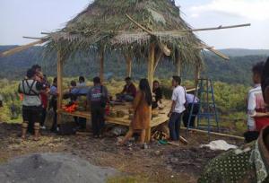 KERJA BAKTI PEMBUATAN GASEBO DI GUNUNG IRENG